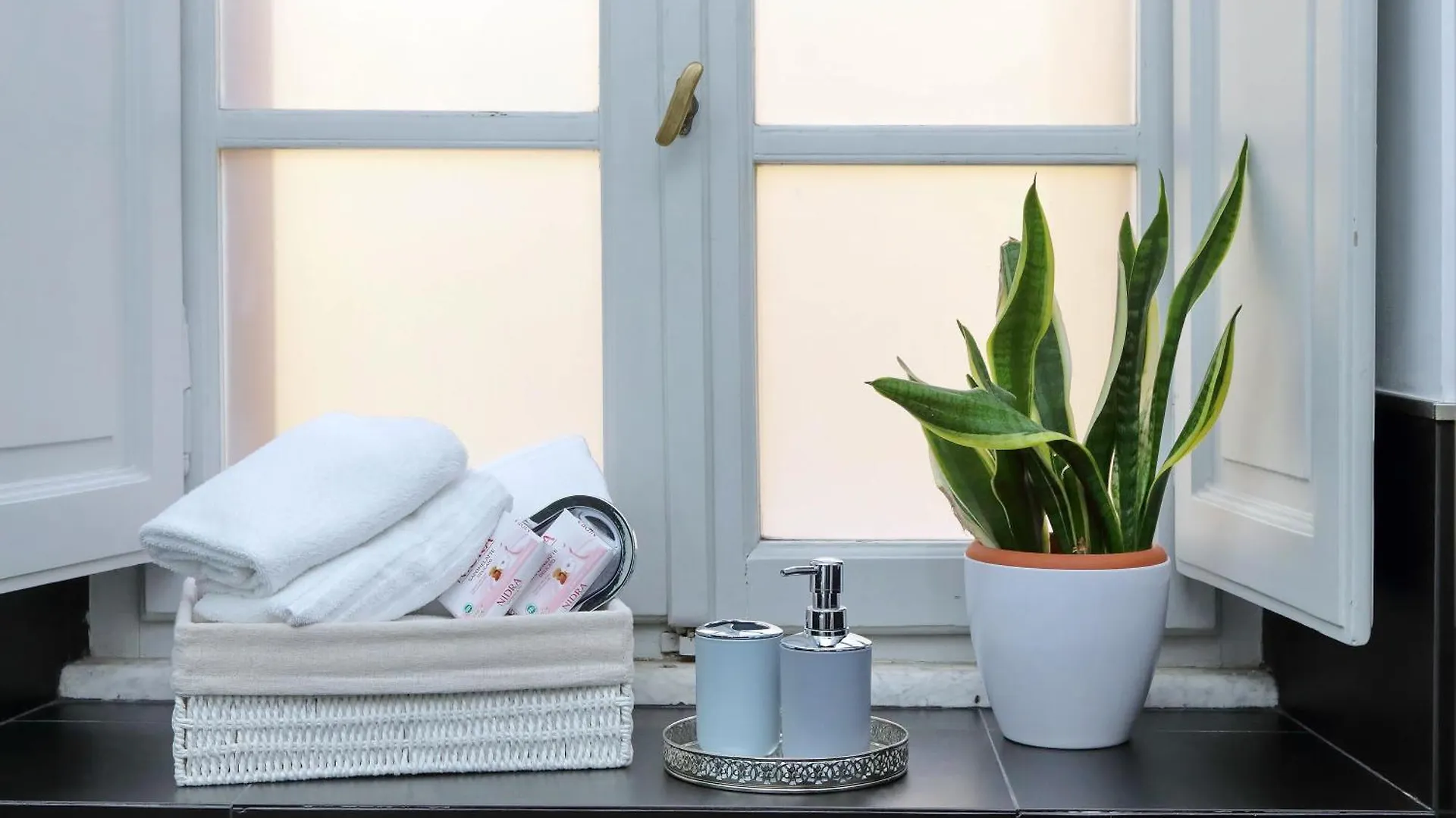 Luxury Apartment Vaticano-S'Peter Basilica - Netflix Wifi - Aircond Rome 0*,  Italy